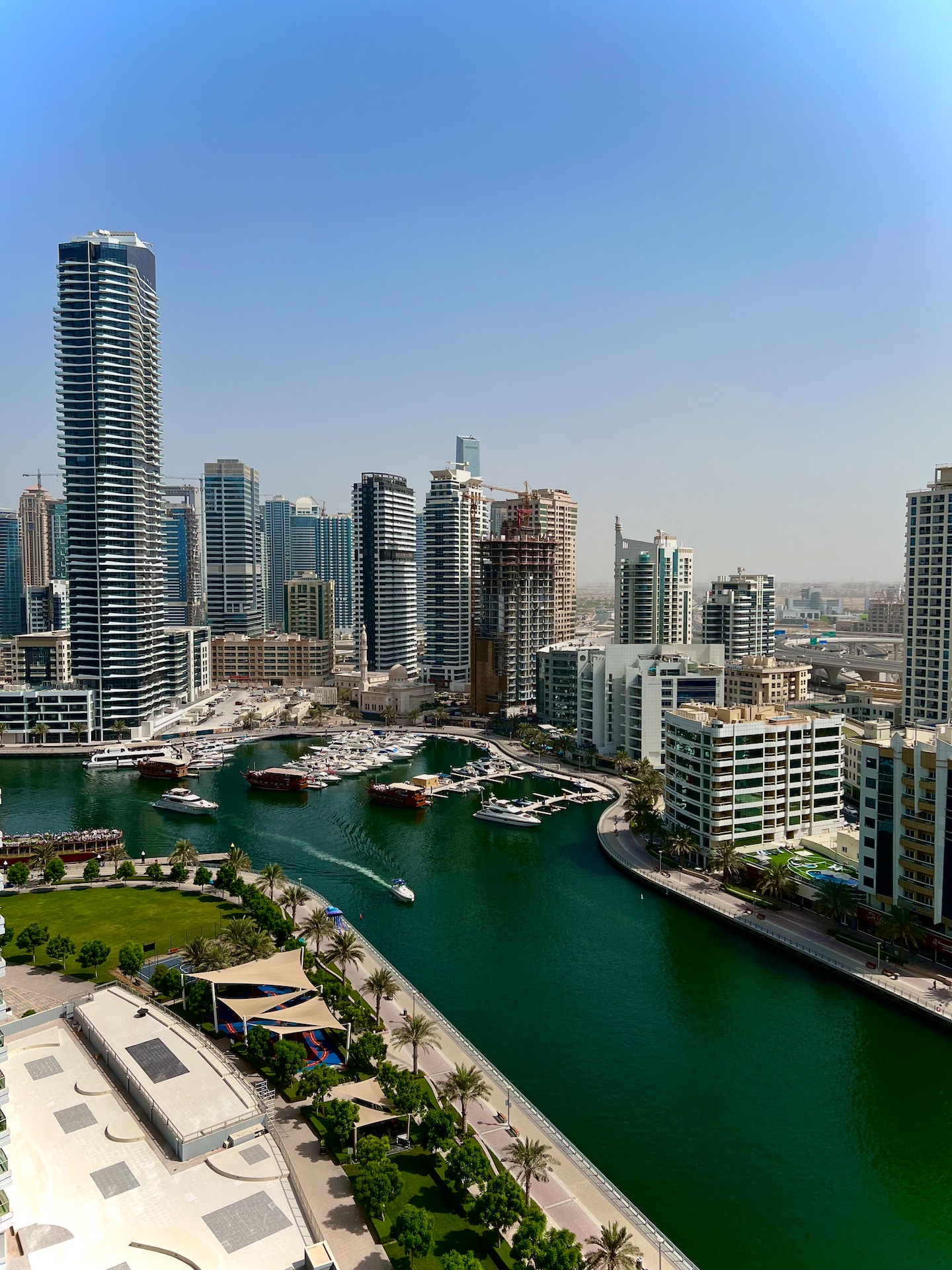 Can you own 100% of your business in Dubai?